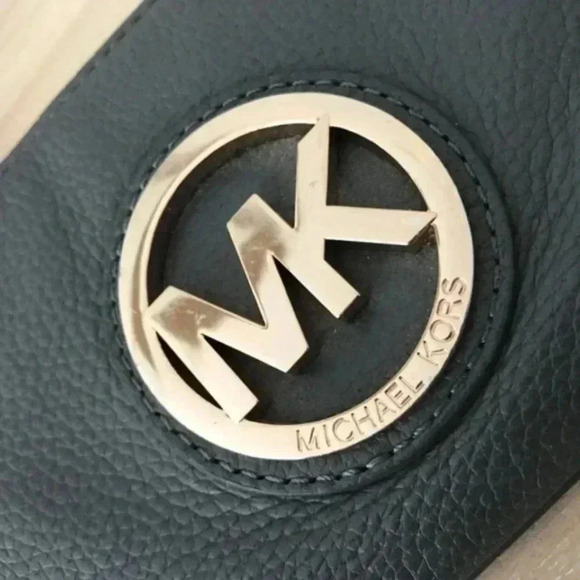 [Michael Kors] Fulton Pebbled Leather Wristlet - Picture 4 of 5